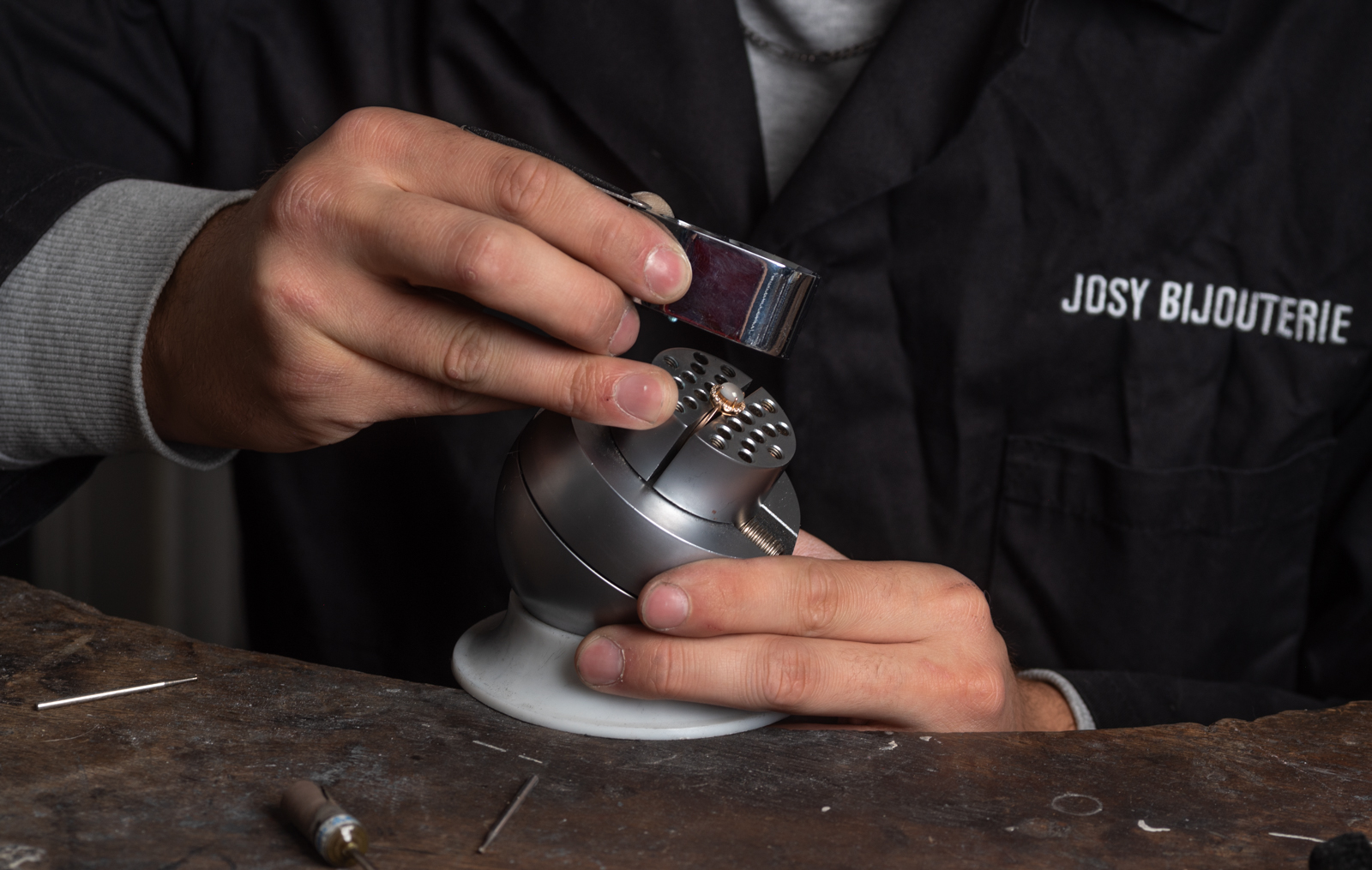 Contrôle bague or atelier JOSY